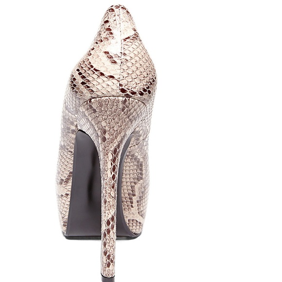 Steve Madden DejaVu Snakeskin Pumps 8B - Picture 10 of 11